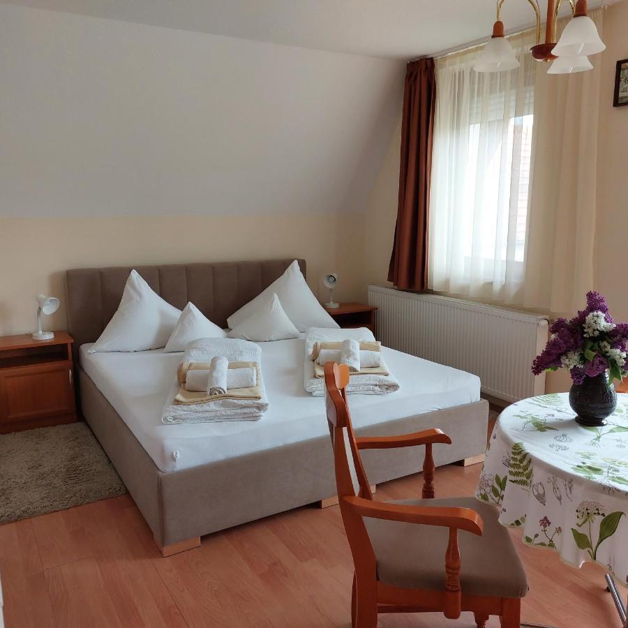 Erika Apartmanhazak Heviz Luaran gambar