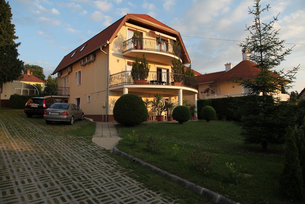 Erika Apartmanhazak Heviz Bilik gambar