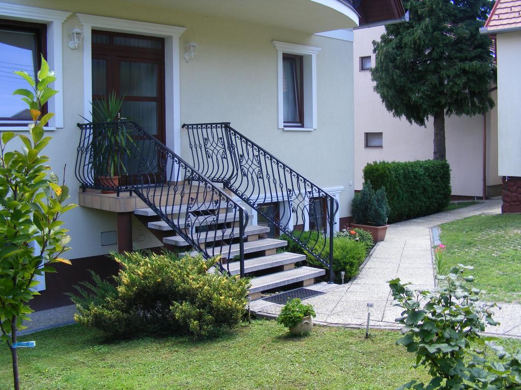 Erika Apartmanhazak Heviz Luaran gambar