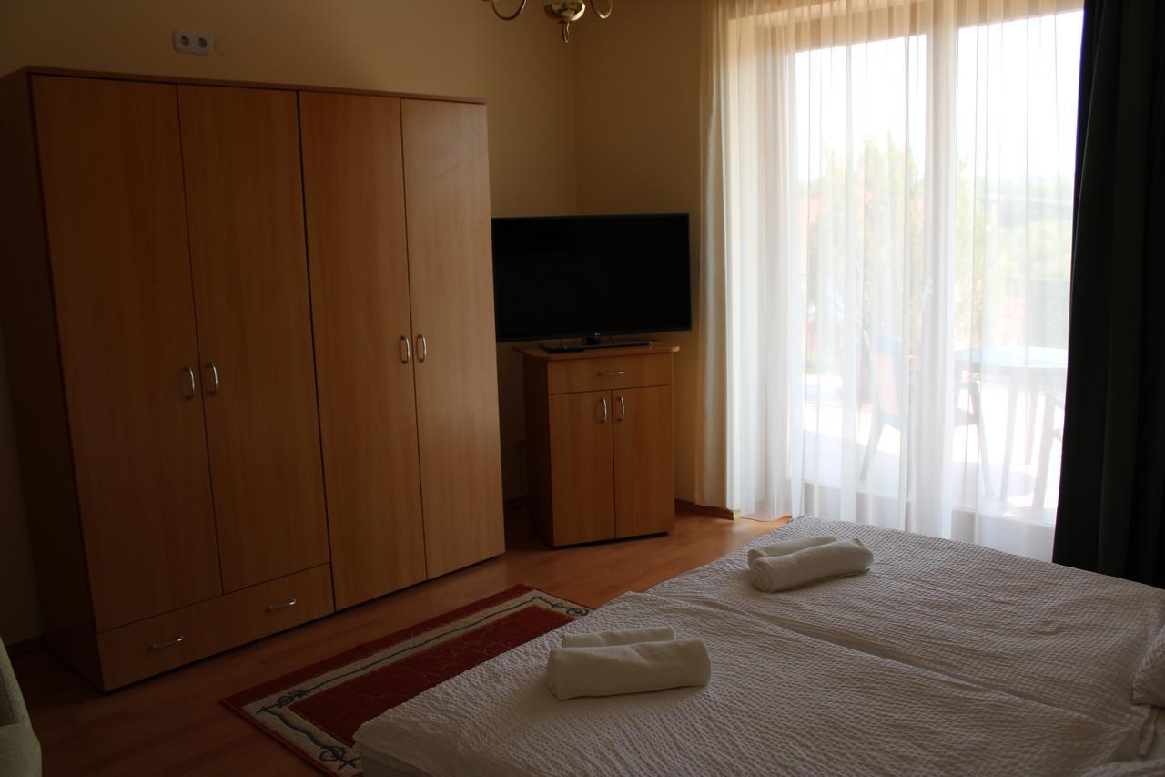 Erika Apartmanhazak Heviz Luaran gambar