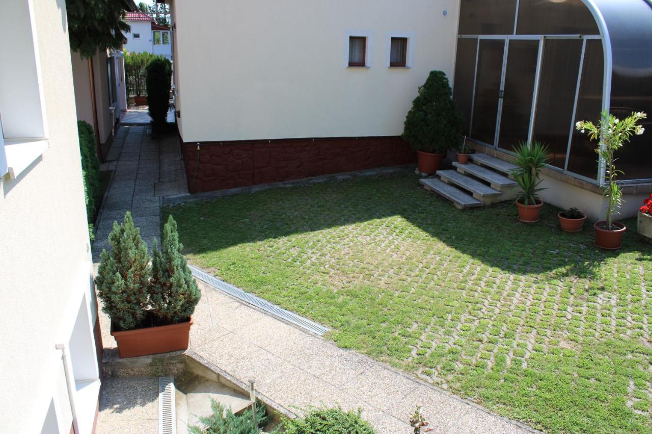 Erika Apartmanhazak Heviz Luaran gambar